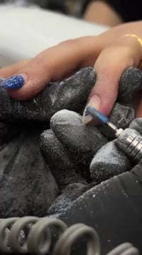 ترتيب وازالة جلش الاضافر بكل اتقان  عند مركز لكي فرع بغداد الجديده  ال...