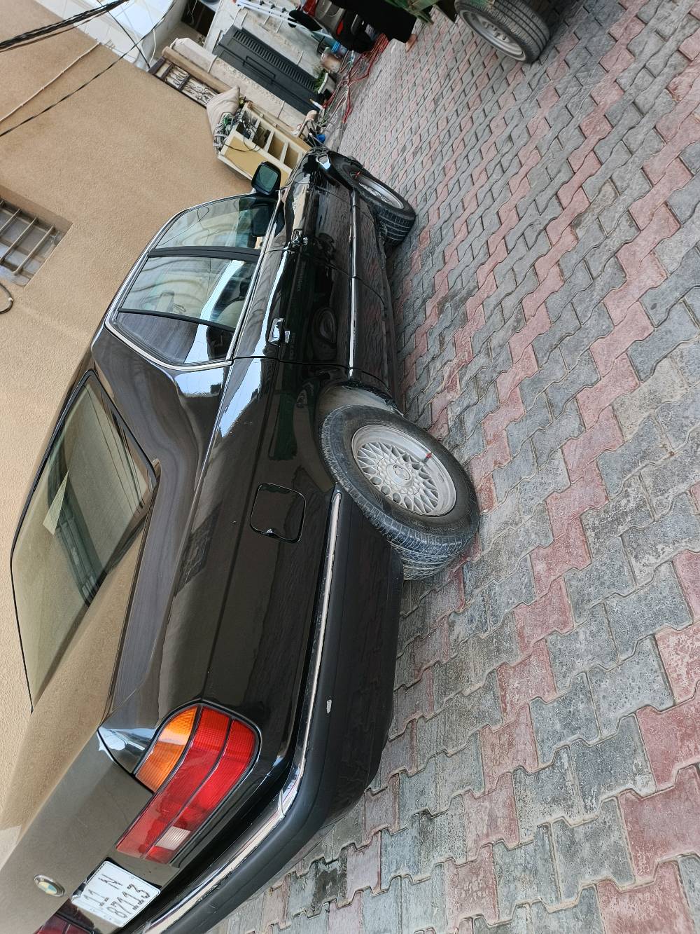 بي أم 735i
موديل 92
 محرك 6سلندر
كير اوتو  
فتحة سقف 
جامات اوتو 
مازدات صليب  
رقم بسمي  جديد 
سنويه 31 
هزة جديدة 
تبريد شغال ثلج 
صبغ عام فرن جماليه 
 بدون ضربه 
نقصها فقط الدواسات جوة الباب  
سيارة حلوة بشكل على ايد وحدة ومتعوب عليها  
للبيع او مراوس حسب الرغبه  مكانها بغداد الزعفرانيه 
رقم تلفون ***********
ممكن توضح أكثر شنو مواصفات البي إم بالضبط: 735i أصلي لو بيها تبديل بالمكينة/القير، وشكد الممشى تقريبا؟: 
اصلي 
السنوية والسنوية مال الرخصة/الأوراق كلها مكتملة؟ وهل السيارة باسمك وجاهزة للمعاملة؟: 
سيارة بسمي 
من ناحية الداخل، شنو الحالة بالتحديد؟ بيها شغل ناقص غير الدواسات جوة الباب، مثل التبليت/الكلبسات/الجلد أو الأزرار؟: 
كامله 
هل بيها أي ملاحظات ميكانيك أو كهرباء غير التبريد، مثل الدنك، الجامات، الفتحة، أو أي تهريب زيت/ماء؟: 
لا 
إذا تريد، شنو آخر سعر أو شنو تقبل بالمراوس بالضبط؟: 
حسب الرغبه  سعر 62 وقابل التفاوض 