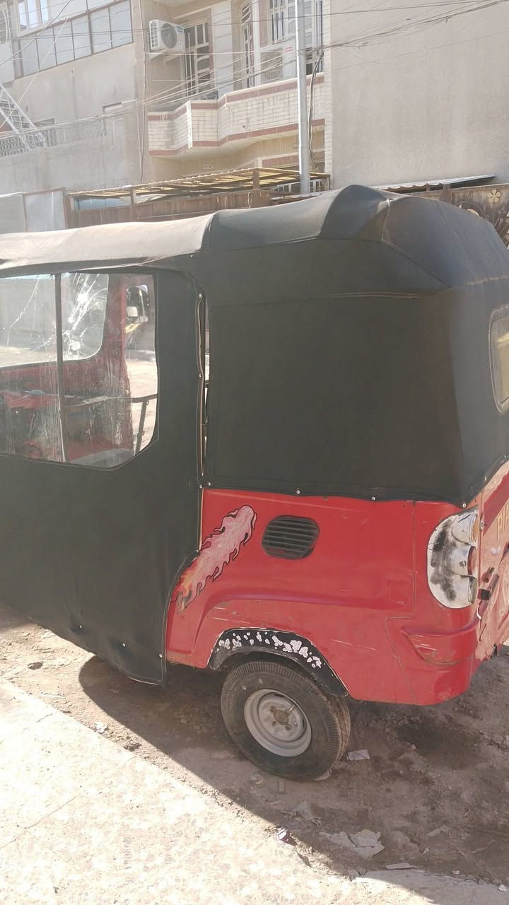 تكتك بياجو اوراق  محوره مكينه  تي في اس. تحوير كلش حلو ومرتب بيها مكينه 26 هسه شديتها. تايرات جدد وياله جديده فلنجات جديده عنابير جديده بنزات جديده عنبار رئيسي جديد تكتك خير من الله التكتك كهربائيات شغاله. للبيع السعر مليونين ونص وبيها مجال بسيط مكاني بغداد حي اور
***********
