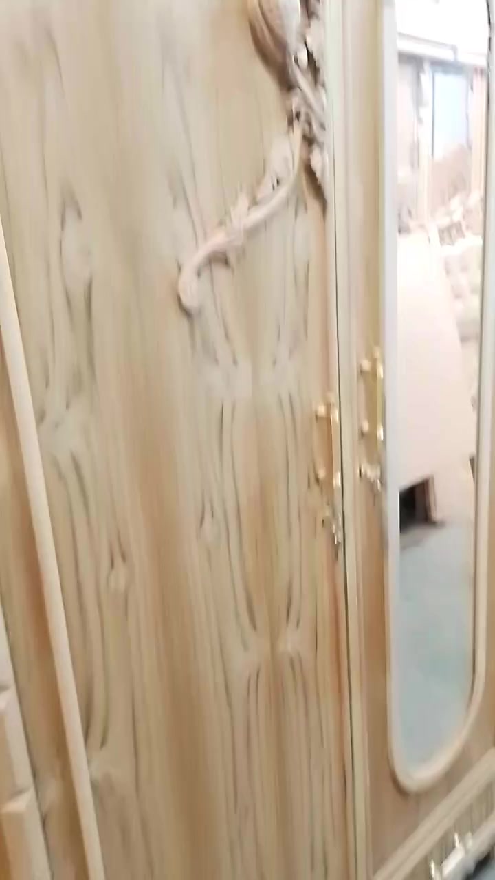 السلام عليكم كناتير مفرده 2 باب 3 باب 4 باب شغل عراقي توصا داخل والخارج صاج 5 ملم ضهر جرجوبه رجل لوكنز شغل عراقي توصا للبيع جمله فقظ ***********
