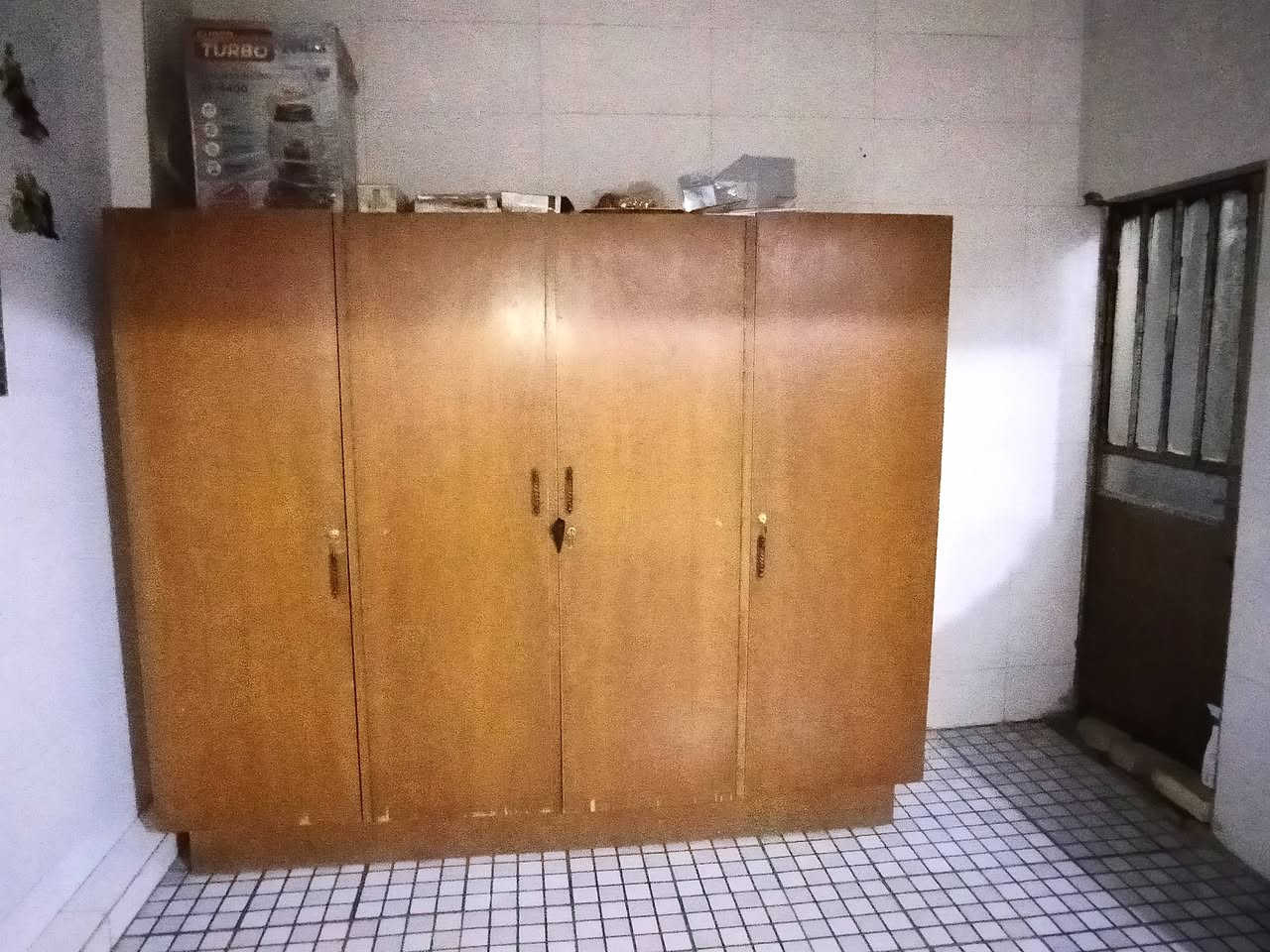 للبيع مكيف شغال نضيف السعر 250للبيع كنتور صاج درجه اولى تكمه السعر 150للبيع كنتور تركي السعر 150 بغداد حي الأمين الثانيه نواب الظباط ***********
