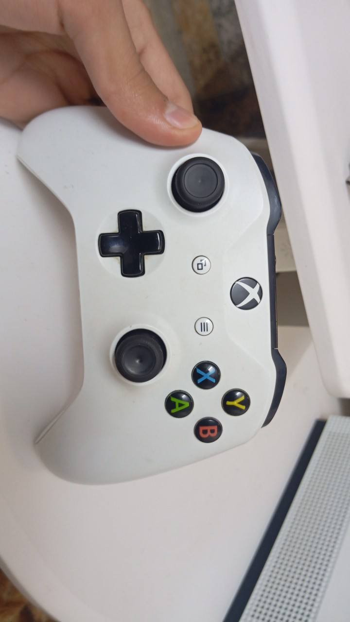 السلام عليكم  جهاز اكس بوكس وان اس  مساحة 2 T يعني الفين كيكة ومتوفر جهاز يوبي اس 850 
جهاز نضيف 

لا مفتوح ولا مصلح بس اليدة((( الLB مالهة يعلك) 

يجي ويا حساب بي كيم باس تقريبن 25 يوم 

ومنزل علي العاب 

جتي اي فايف 

وفورزة 6 

وفورزة هورايزن 5

واساسن كريد اوديسي 

وبيس 

وديزي 

ولعبة Vigor

وكلف ديوتي مدر فولد 3

ولعاب هم بس نسيت اسمهن 

 السعر الجهاز  190 

سعر اليوبي اس 35
مكاني بغداد البلديات 

رقم ***********
