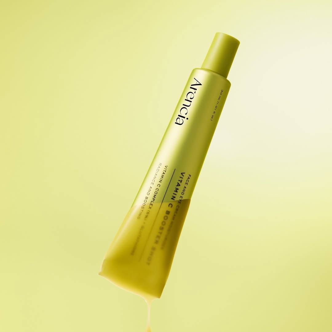 شوفو شنو توفر عندنا 😍😍

Arencia – Face & Eye Cream Moisturizer
✨ Vitamin C Booster Shot ✨
كريم خفيف وعملي يخدم كـ Booster بفيتامين C، ينفع للوجه وتحت العين في نفس الوقت 👌
💛 تركيبة ذكية تعطيك إشراقة وترطيب بدون ما تحسي بثقل أو دهنية

يحتوي على :
✔️ Vitamin C Complex (5%) → إشراقة واضحة + توحيد لون البشرة
✔️ Glutathione → يساعد على التخفيف من التصبغات ويزيد النضارة
✔️ مرطّبات خفيفة → ترطيب مريح بدون ما يسد المسام

الفوائد:
✨ يعطي إشراقة من أول استعمال
🎯 يساعد تدريجياً على تقليل البقع والتصبغات
👁️ يخفف مظهر التعب والهالات تحت العين
💧 يرطّب البشرة


**إذا كنت صاحب هذا الإعلان وتريد حذفه لأي سبب، رجاءا أرسل رسالة إلى الدعم الفني**