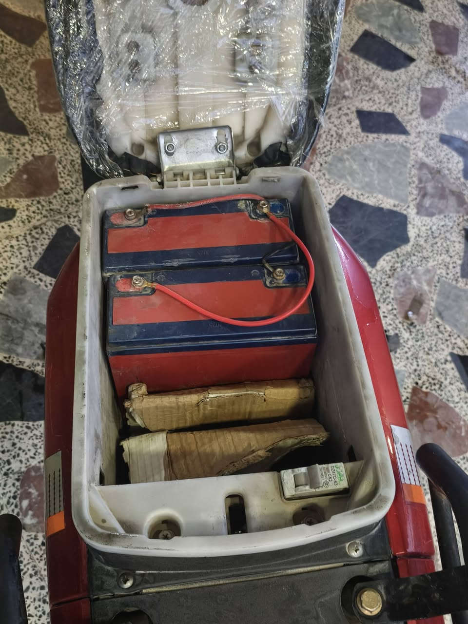 سلام عليكم دراجه شحن للبيع
بطاريات نص عمر ابيع بس شغاله وعل فحص الكهربائيات كلها شغاله 
تشغيل بصمه 
و سويج 
وحتمال ما عرف ومامتكاكد اكو بطاريه ضاربه والقيات سليمات أو بطاريات نص عمر
سعرها 175 قفل 
اتصال على رقم ***********
