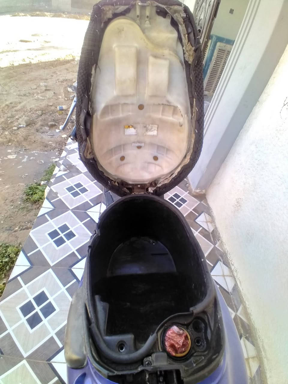 السلام عليكم للبيع سازوكي لون ازرق محرك مجفت جديد كهربائيات كله شغاله هندر واحد شغال اشاير لايتات يعوزه زوج تايرات فقط. 135بي مجال قليلل
المكان/تكريت الديوم


**إذا كنت صاحب هذا الإعلان وتريد حذفه لأي سبب، رجاءا أرسل رسالة إلى الدعم الفني**