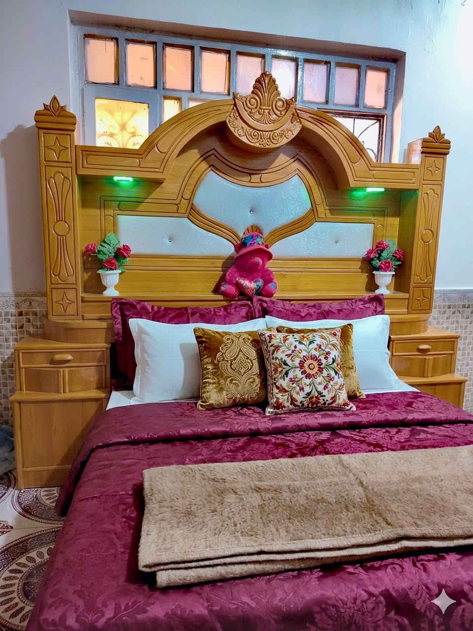 غرفة اخشاب صاج تسكام درجه أولى داخل وخارج صاج ام السته طابقين ام المسرح جملون ام الاناره مستخدم نضافة 100بل 100موديل راقي كنتور دنك زاويه كنتوريه ملحق دوشمه وترتيب واناره ضهر جرجوبه براغي ملحقات كامله للبيع الديوانيه اتصال ***********
