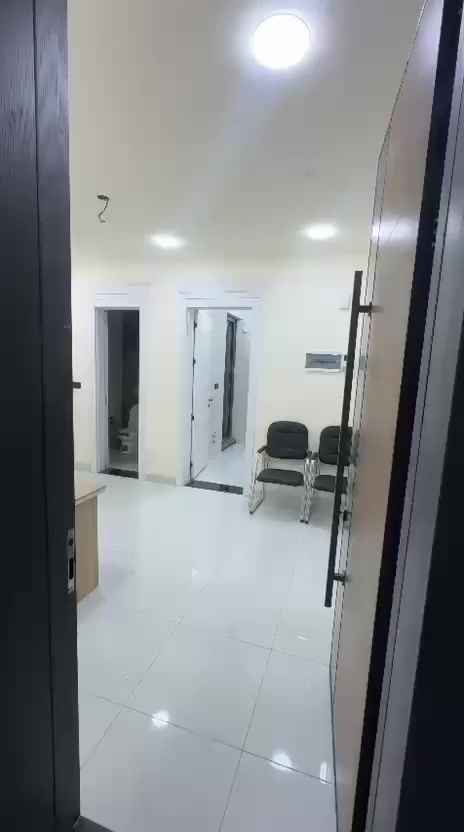 للايجار شقه جديده حي العدل شارع الاسواق المركزية بداية شارع تفاصيلها بالفيديو غرفه اوصاله اومطبخ اوصحيات اومنور *********** /*********** الاسيا فقط واتس سعره 575
