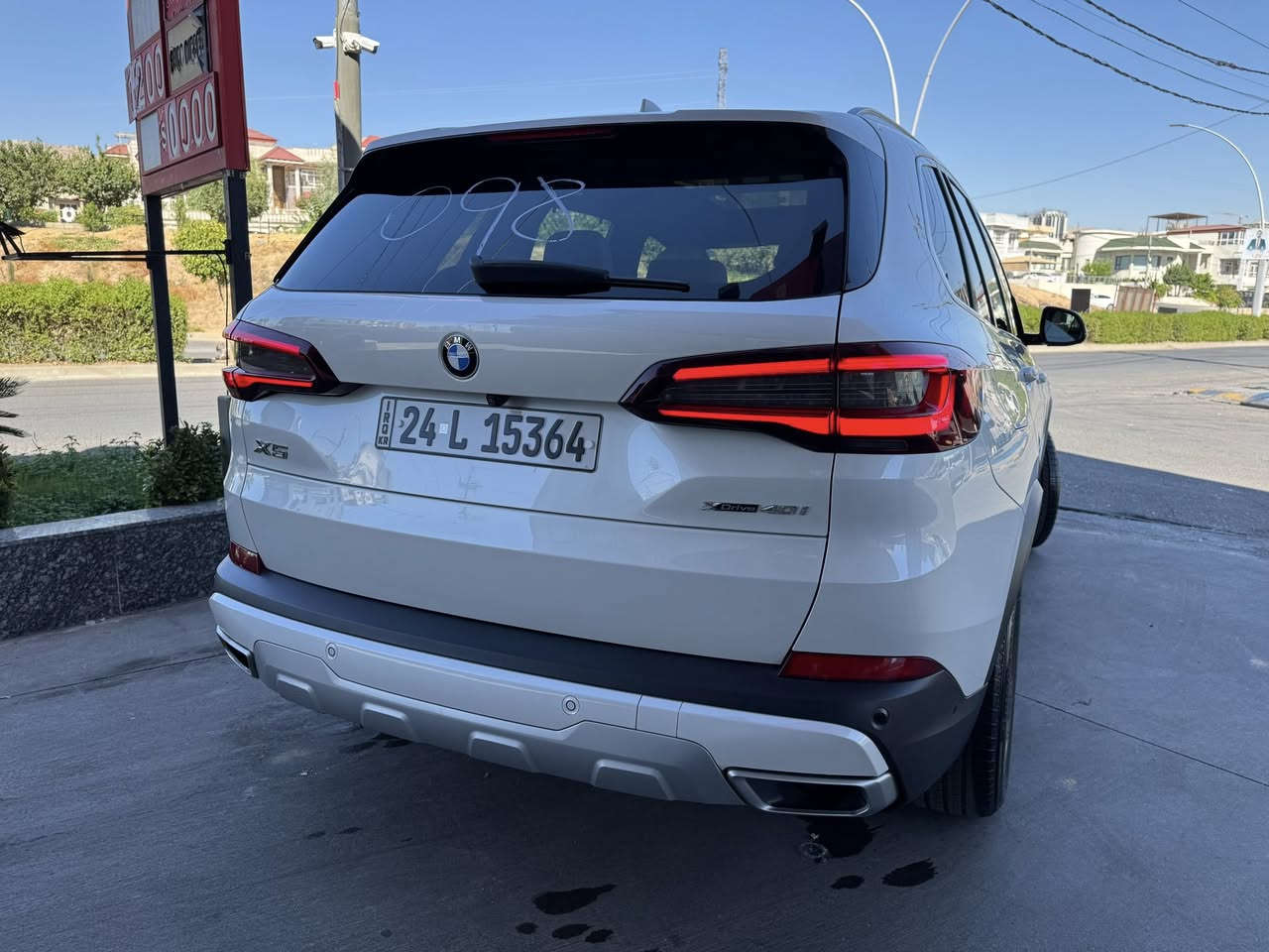 ‎‏BMW X5 40i
موصفات خاصة الاعلى في فئتها 🆗

 ‎اخوان السيارة وأرد امريكي كلين تايتل بدون صبغ 

حتى الدعاميات بشرط دبل سويج

…………………………………………… 

‎‏

‎‏‎مكفوله من اي نقص سيارة گير محرك كلها بشرط 

داخل ابيض

…………………………………….

‎سيارة فول فول مواصفات 

‎موديل:2022 

‎حجم محرك 6 سلندر توين توربو

سقف بانورما نجوم (مواصفات خاصة)❗️❗️

كشنات مساج❗️❗️

 نظام التحكم بالإيماءات (BMW Gesture Control)❗️❗️

داتا شو

‎تشغيل بصمة

‎ 4 ابواب بصمه 

‎شاشة گيج الكتروني 

‎ماوس كبيرة 

‎بريك بصمه 

‎كشنات اماميه كهرباء وتدفئة وتبريد

‎كاميرا 360درجة

‎حساسات خلفي و امامي 360 درجة 

‎عدادات السرعة دجتال مع عادي 

‎صندوق شفت 

‎كشنات جلد 

‎لايتات عدسة زينون

‎بك لايت ليد 

‎بلاجكتور زينون

‎داخل 64 الوان 

‎حساس مطر اتوماتيك

‎رادار مرايا امامي و خلفي

‎تبريد قطعتين 

‎مرايا كهربائية

‎نظام الاصطفاف الذاتي Auto parking 

‎هاند بريك كهربائي

‎لايت عدسه متحرك مع الستيرن  

‎‏Auto hold

‎نظام ECO pro

‎نظام comfort

‎نظام sport

‎نظام sport + plus

 

‎‏‎مكان السياره دهوك  

‎‏‎السعر: 430 ورقه بيا مجال  

‎‏‎تلفون 📞 

‎‏‎***********

متوفر واتس ابب ايضا
