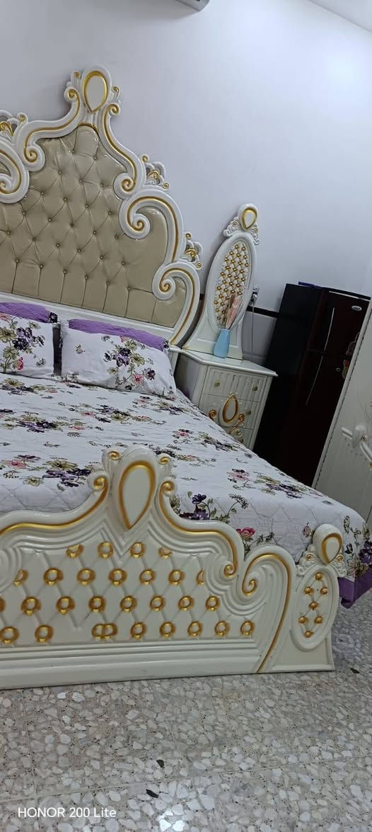 غرفه نوم مستخدمه سنتين ماخذها ب١٦٠٠ قفلها ب ٩٠٠ مكانها بغداد البلديات حي التراث ***********.
