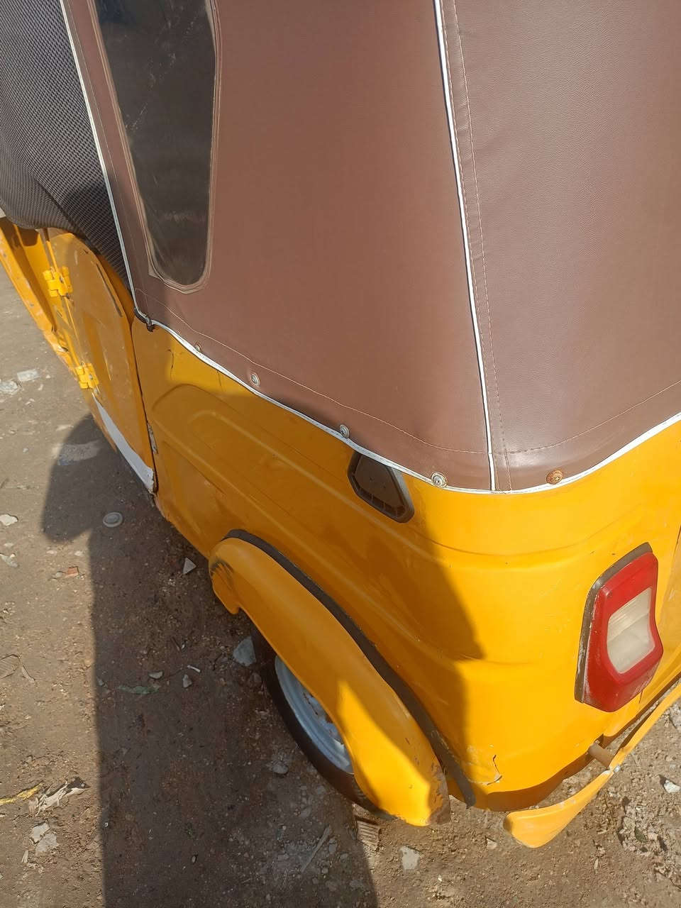 السلام عليكم تكتك موديل 21 رقم وسنويه بغداد تكتك مثل ما موضحه بصور للاتصال ***********
