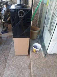 براد ماء يشتغل حار بارد وبي ثلاجة سعرة ٨٠ الف عنوان بلديات موبايل ٠٧٧١...