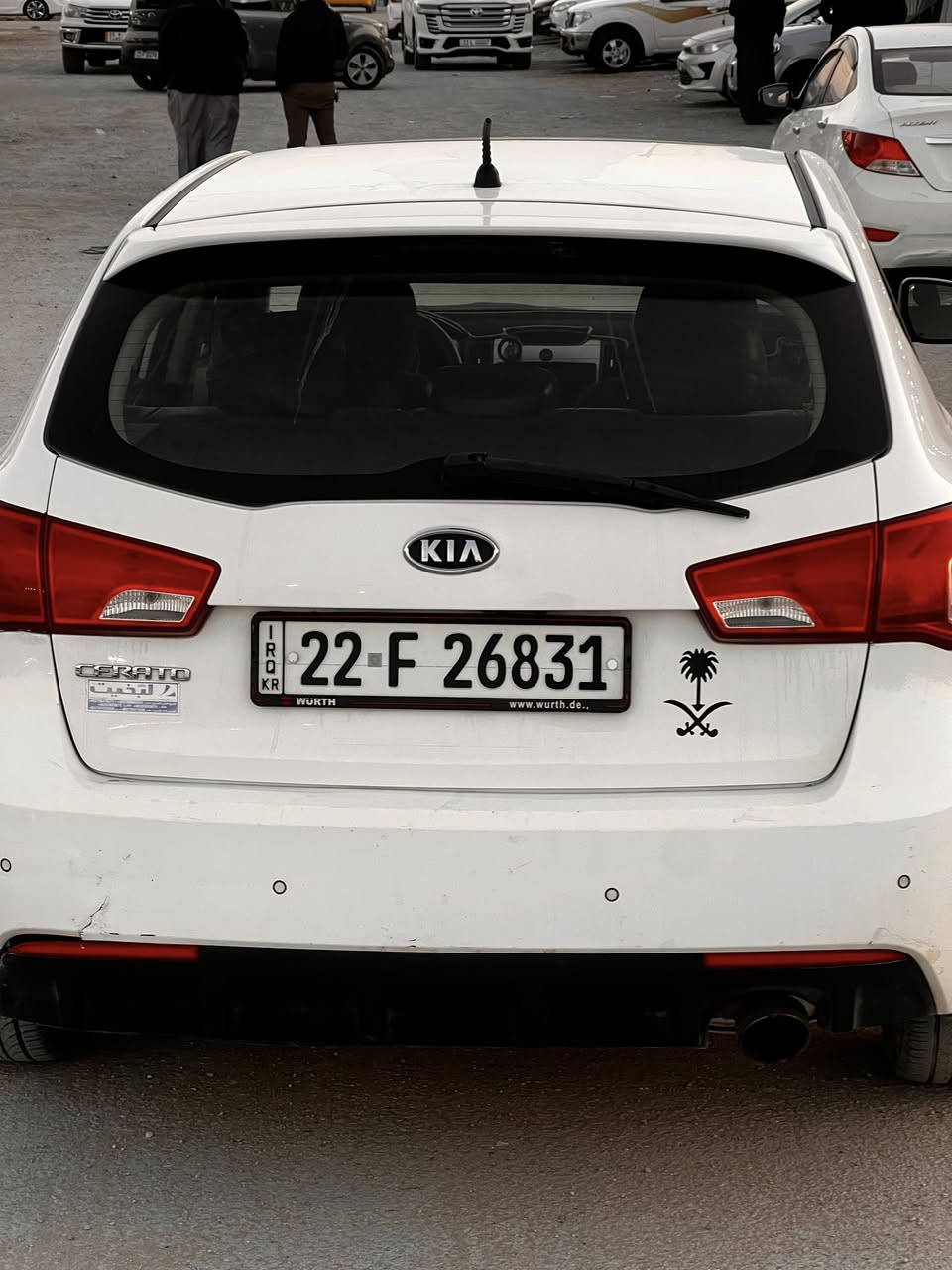 سلام عليكم سيراتو للبيع مديل 12حادثه بنيد وباب خلفي محرك 2000 سياره جاهز من كلشي حداديه نظيفه كير ومكينه ب جيس سياره فول الاخير رقم اربيل الدولي 
***********
