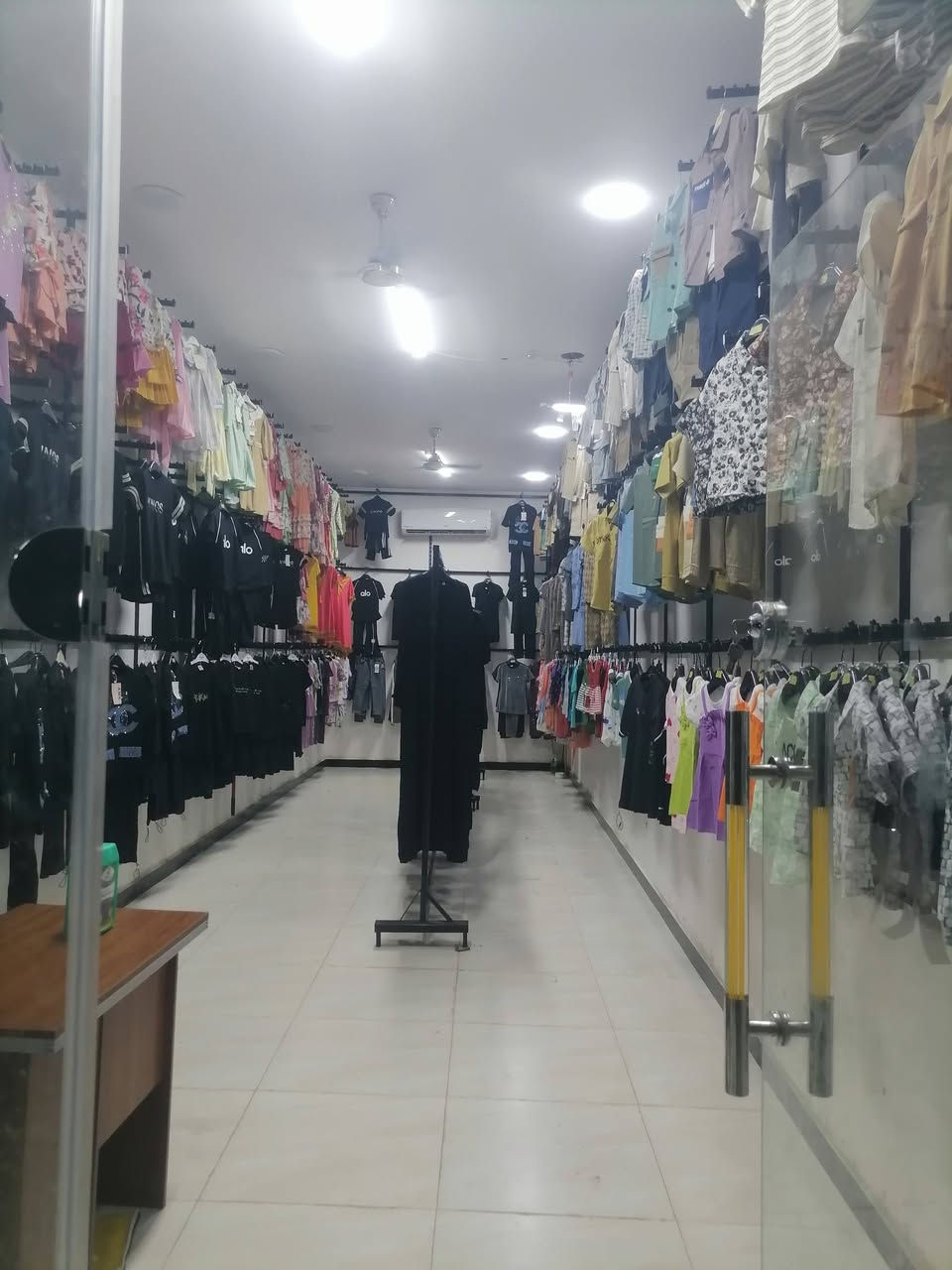 محل ملابس للبيع مع سبلت جديد و ستانات ملابس السلعه كله جديده صار ايام من انفتح


**إذا كنت صاحب هذا الإعلان وتريد حذفه لأي سبب، رجاءا أرسل رسالة إلى الدعم الفني**