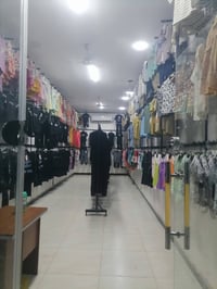 محل ملابس • سبلت جديد • بضاعة جديدة