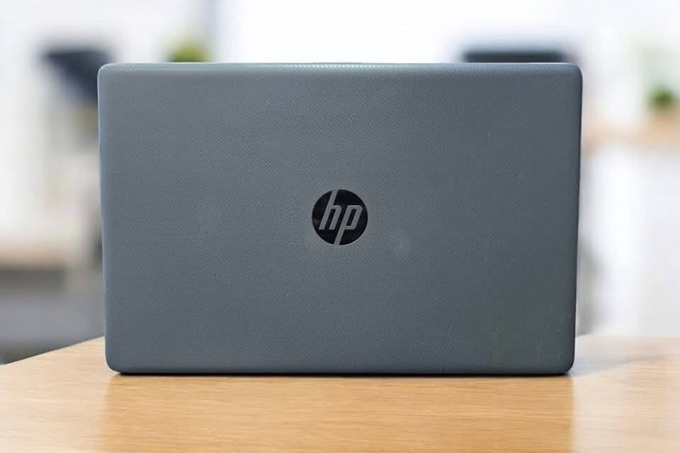لابتوب سلم خفيف HP - الجيل الثامن ( 275 ألف + جنطة + ماوس + ماوس باد + سماعات ) 

كور i5 الجيل الثامن 

رام 8 كيكا DDR4 

هارد 256 SSD

كارت شاشة Intel UHD Graphics 620 حجم 4 كيكا 

شاشة 15.6 FHD 

مكاني بغداد (توصيل بكل العراق)

واتساب ***********
