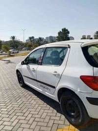 بيجو  2006 رقم بغداد دولي كير ومحرك كورلا جدد تخم تاير جديد صدر جديد س...