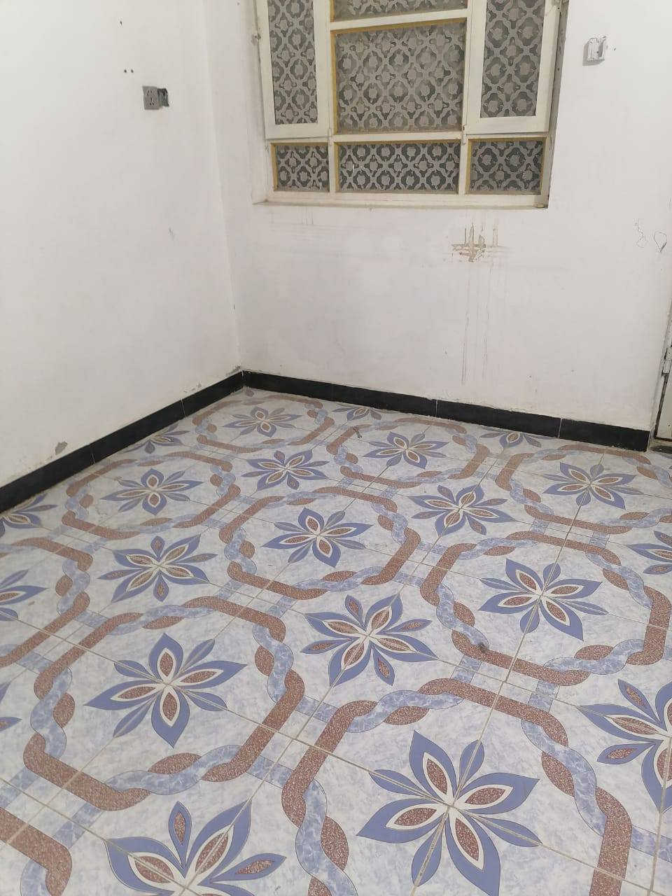 للايجار
بيت ٢٠٠م طابق واحد بناء نظيف جدا

سعر ٥٠٠ الف.

مع الماء والكهرباء.

يقع في حي الشهداء على ساحه

 قرب جامعة العين

يبعد عن جامعة العين ١٠٠م

يحتوي على غرفتين وصاله ومطبخ وصحيات داخليه وخارجيه واستقبال

موبايل ***********
***********
