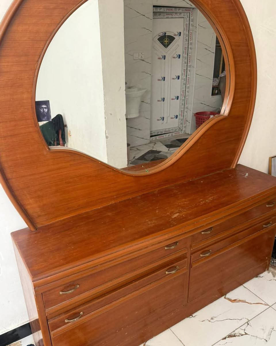 السلام عليكم غرفة للبيع 
السعر ٩٠٠ وبيها مجال


**إذا كنت صاحب هذا الإعلان وتريد حذفه لأي سبب، رجاءا أرسل رسالة إلى الدعم الفني**