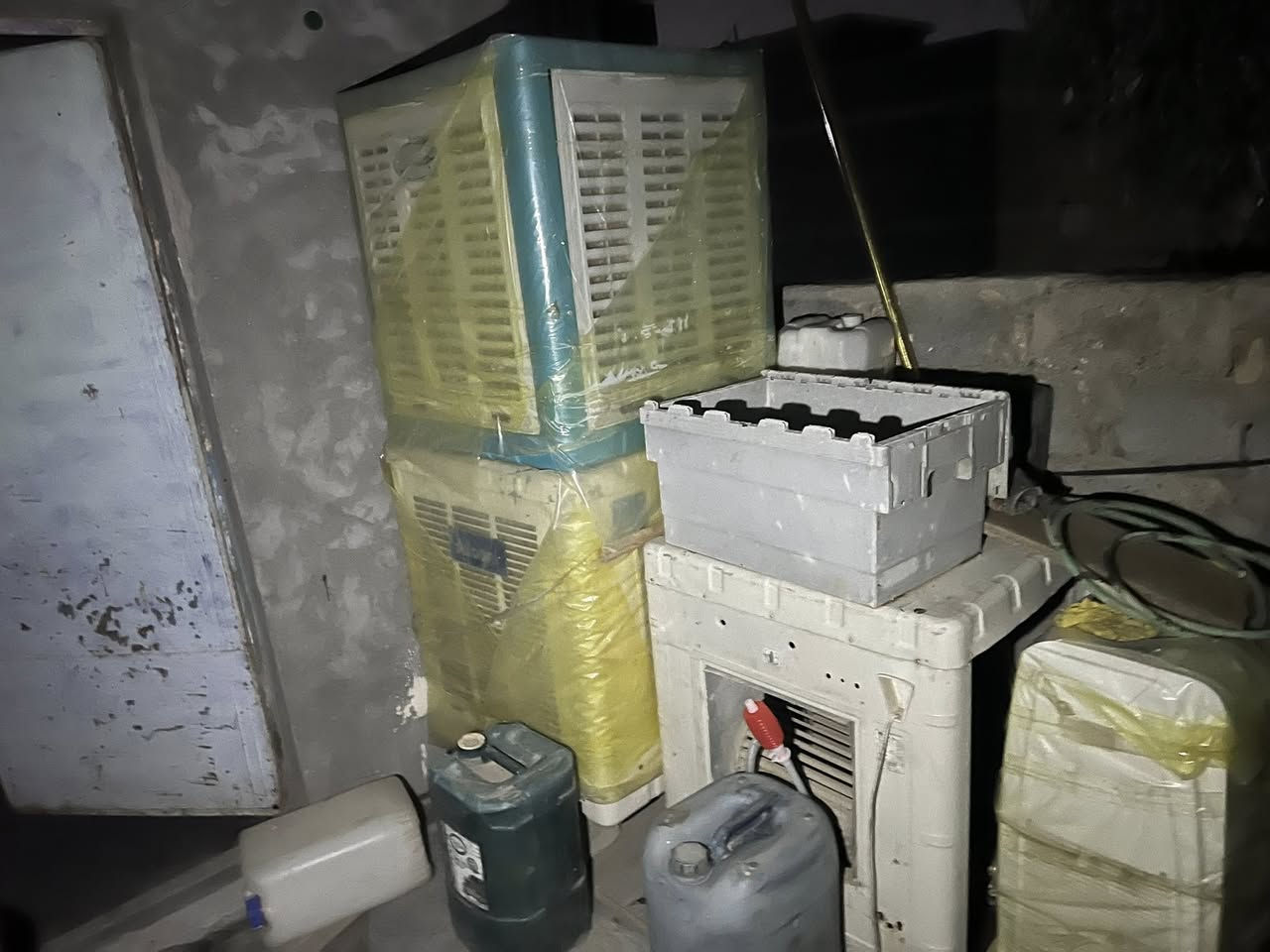 عندي هذني الغراض مال بيت للبيت كلما وسعره 
وياهن صوبه نفطيه جديده 
السبلت ميديا 2طن  نهايت الموسم شديته
هذا رقمي ***********
***********
مكاني ابو غريب
