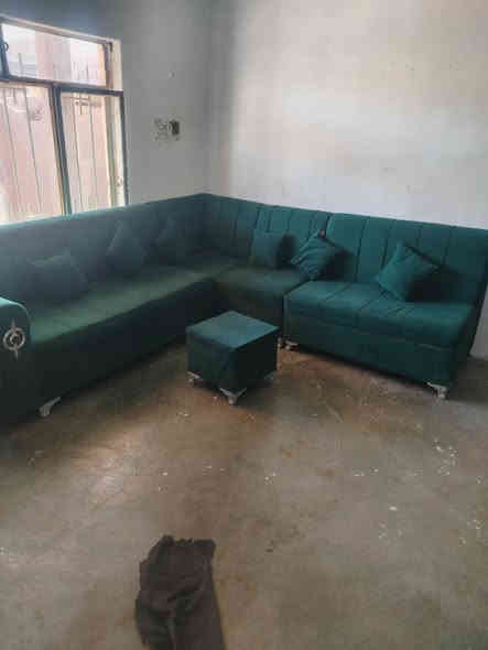 ديوان للبيع نص 6 نفرات
سعر ب 80 الف قفله 
عنوان بيجي حي العسكرية 
تواصل ***********
