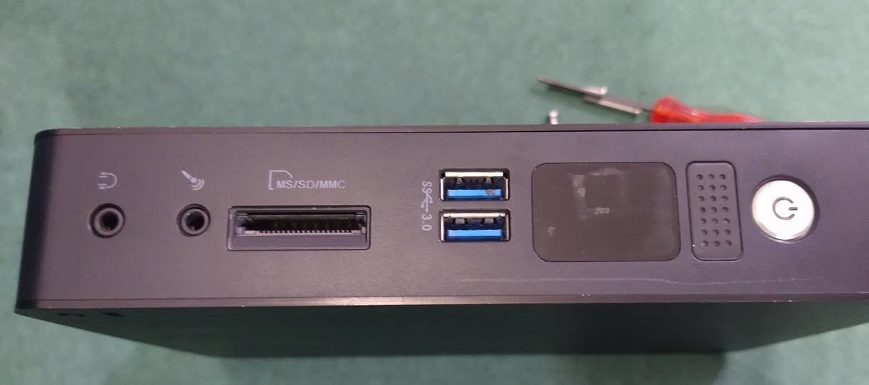 Nano PC
رام 8 كيكا 
معالج core i3 جيل ثالث 
هارد hdd 500
ممكن تربط هارد ssd
وندوز 10 
شغالة وجاهزة 
سعر البيع 70 الف 
متوفر توصيل


**إذا كنت صاحب هذا الإعلان وتريد حذفه لأي سبب، رجاءا أرسل رسالة إلى الدعم الفني**