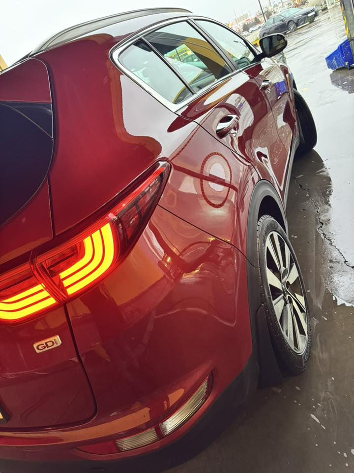 كيا سبورتج 2017
رقم اربيل وبأسمي
السيارة مكفولة من الضربة والبارد والصبغ
 ماشية 160 الف كيلو .. محرك 2400 GDI
مواصفات الفول المعروفة .. 
بصمة .. بانوراما .. شاشة كبيرة .. كشنات كهرباء الامامي تدفئة وتبريد والخلفي تدفئة فقط .. صندوك كهربائي .. نضام ترحيب باليدات .. ترحيب عن قرب .. حساس صندوق  .. مانع انزلاق .. ٣ اوضاع قيادة .. سايد بريك .. وباقي المواصفات الاعتيادية.

مكان السيارة اربيل 

السعر 170

واتساب ***********
