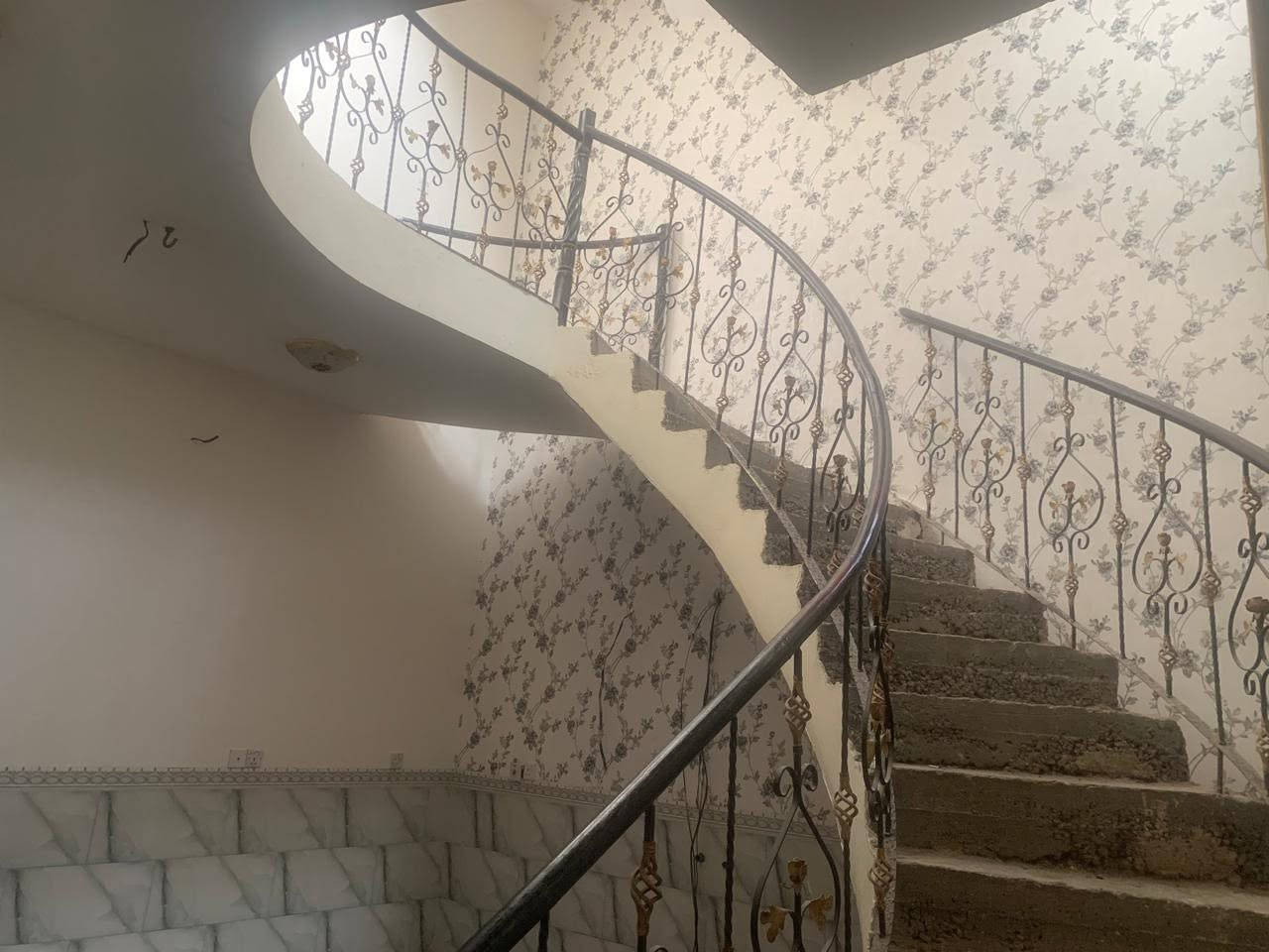 *البيت للبيع*
المساحة ١٢٠م عدا مساحة تشجير
واجهة ٥م
نزال ٢٤م 
واجهتين للبيت يصلح يصير نصف قطعتين 
يحتوي عليى 
استقبال 
هول 
مطبخ حار بارد  
حمام داخلي وخارجي 
الطابق الاول 
غرفتين نوم 
حمام 
الموقع البلديات حي التراث الزراعي خلف اعدادية بغداد المهنية قرب 
قرب علوة ام البنين 
التواصل مع الصفحة 

موبايل  ***********
الله يوفق الجميع ان شاء الله
