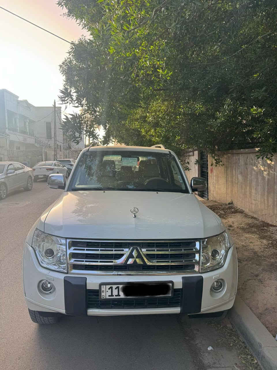 سلام عليكم 
باجيرو خليجي موديل 2010 محرك v6 فأتهة حبتور يعني فول 1/1 +964 773 199 1069 / سماعات دمام / كشنات كهرباء / شاشة كبيرة / داخل عسلي / فور ويل 
مختصر السيارة فوللل مگفولة كفالة عامة من الصبغ والبارد والخذج السيارة جديدة رقم بغداد مكان السيارة بغداد 
السعر 150$ وبيهة مجال للاستفسار *********** أو الواتساب ***********
