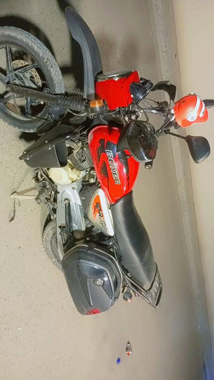 السلام عليكم بوكسر فحل موديل 2023 للبيع أوراق كاملة مكينة  مكفولة لا تنقيص ولا تبخير كهربائيات كلهة شغالة مدينة الصدر حي الكوفة الرقم ***********
