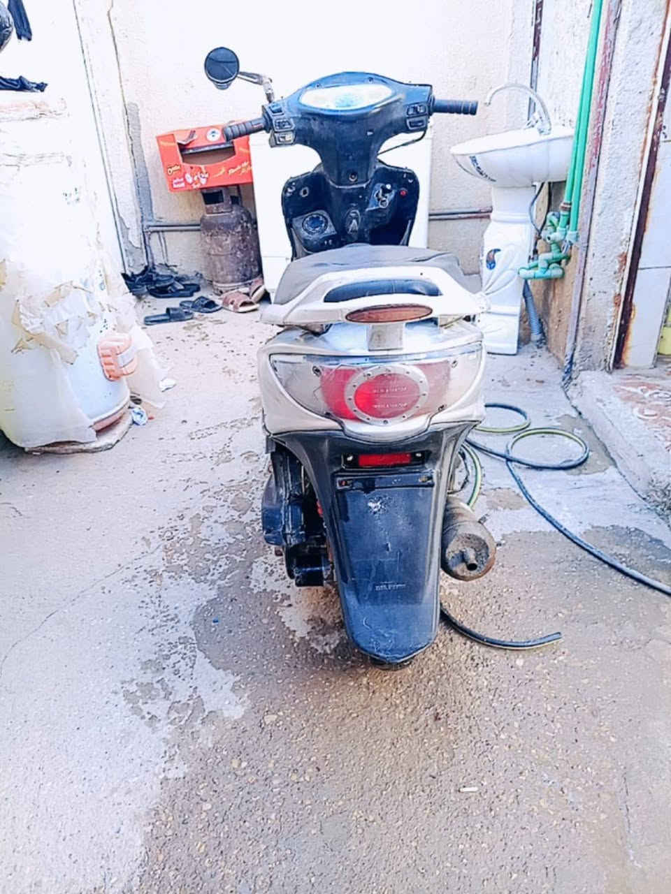 سلام عليكم دراجه جي فور للبيع جاهزة مابيها أي نقص تفحص وتاخذها السعر 300 مكاني رفاعي  اتصال ***********
