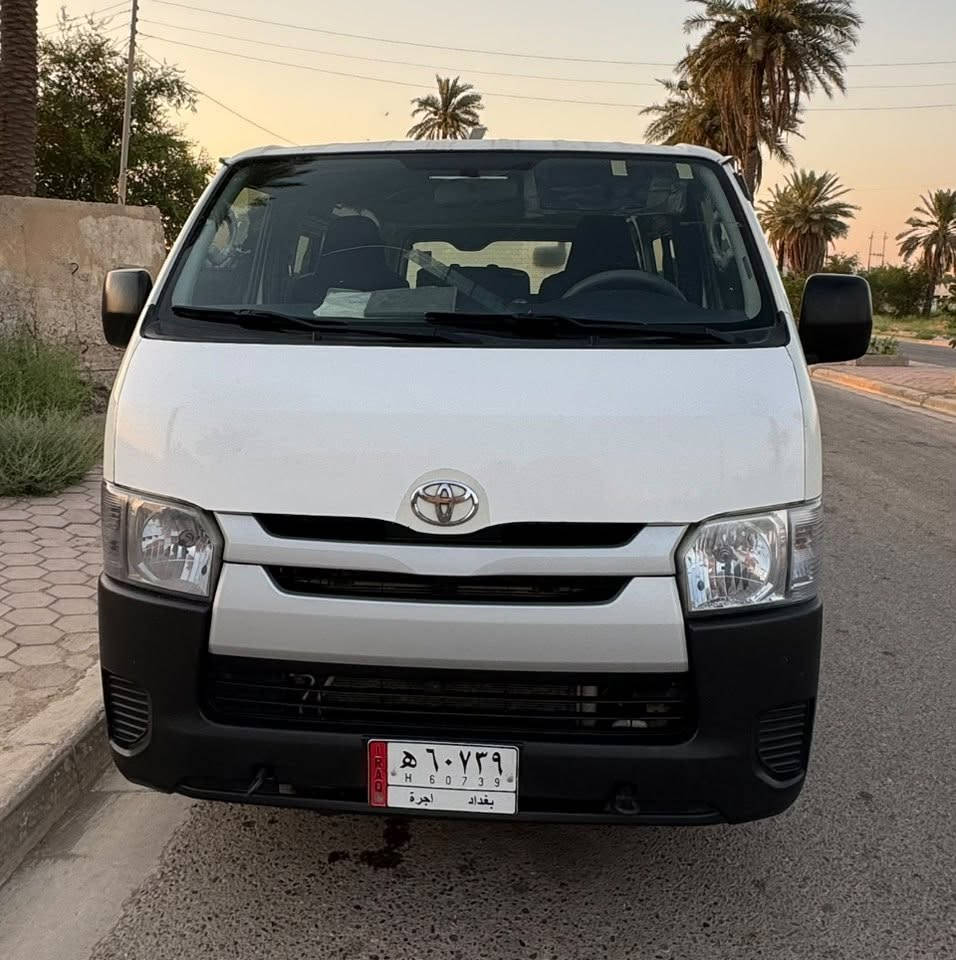السلام عليكم 
سيارة هايسة للبيع  بعدهه جديده ماداخله كراج ابدد
ماشية ١١٣ الف سيارة جديده فقط بيهه بارد بجاملغ الخلفي 

للاستفسار ***********
