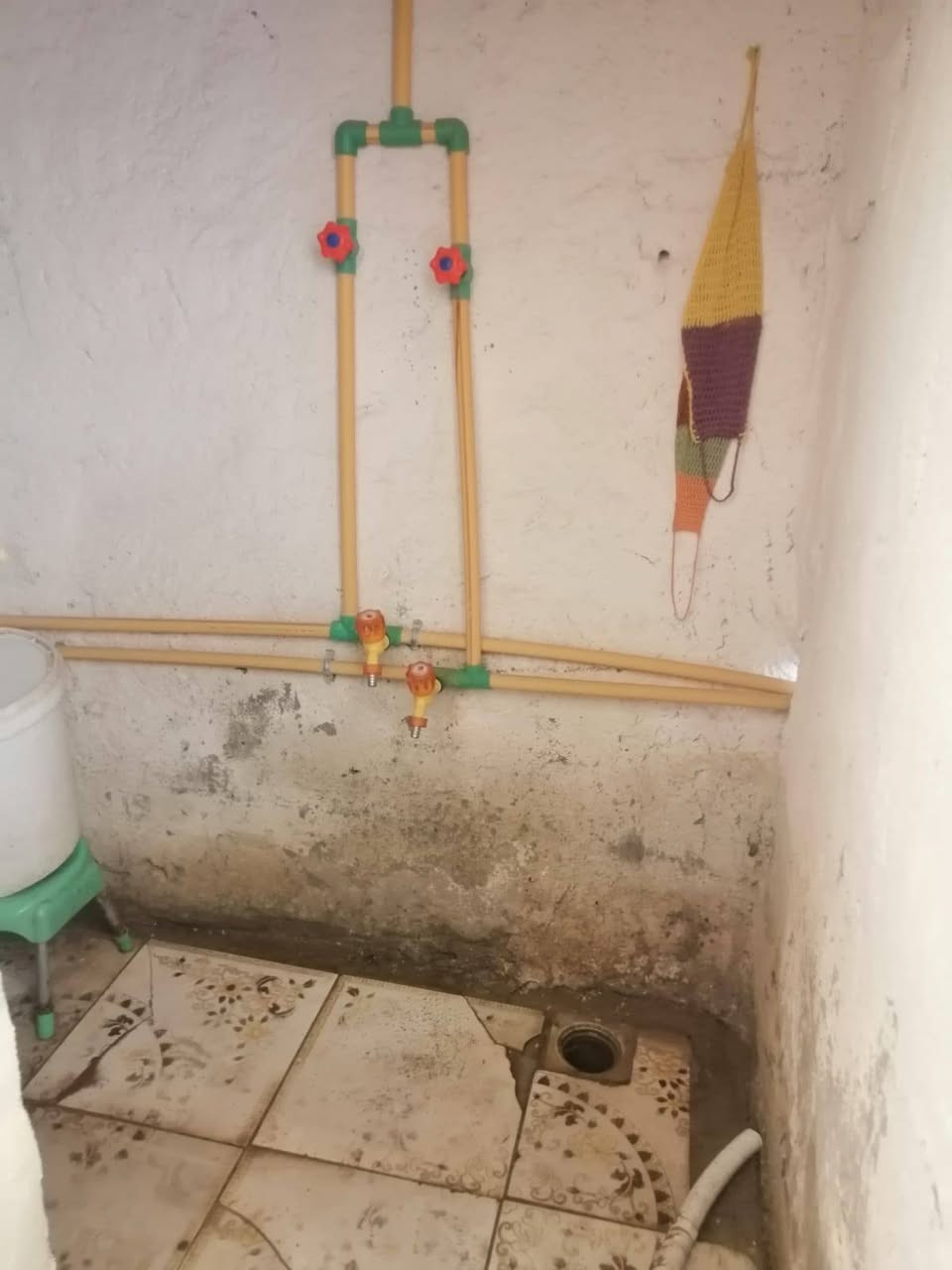 بيت لليجار حاوي العباس قرب الشط المساحه 70رقم ***********
