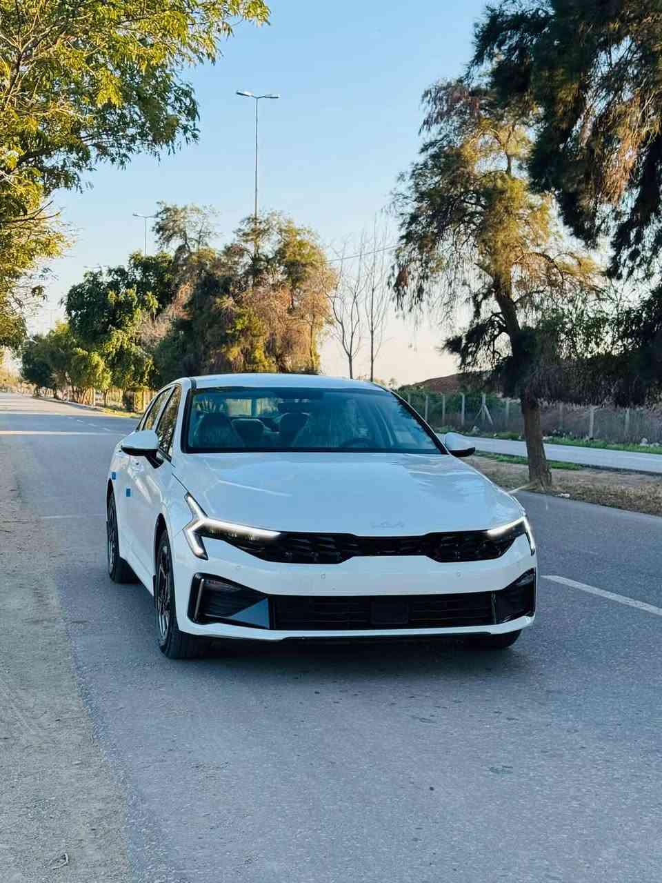 السلام عليكم k5 2024 للبيع فقط
رقم بابل ماشيه 24 الف كيلو
بأسمي تحويل مباشر
كفاله عامه عدا صبغ اقل شبر بالدعاميه اثر شخط وموجودة صورة قبل الصبغ
مواصفات نص فول 
لد امامي خلفي بصمة تشغيل عن بعد ويل ١٧  كشن كهرباء شاشه متصل الخ 
السعر 227 وبيها مجال
للاستفسار ***********
