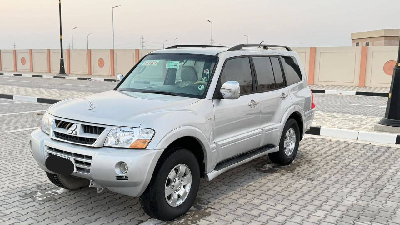 للبيع سيارة باجيرو موديل 2003 كفاله عامه رقم بغداد دولي جديد سياره كفاله من الضربه و الكص و النقل و العيب و لمكينه و لكير فيفيتي مكفولات حداده توب طخم تاير جديد سياره جديده و سعرها 73 ورقه  الشراي يتصل *********** مكان سياره بصرة زبير
