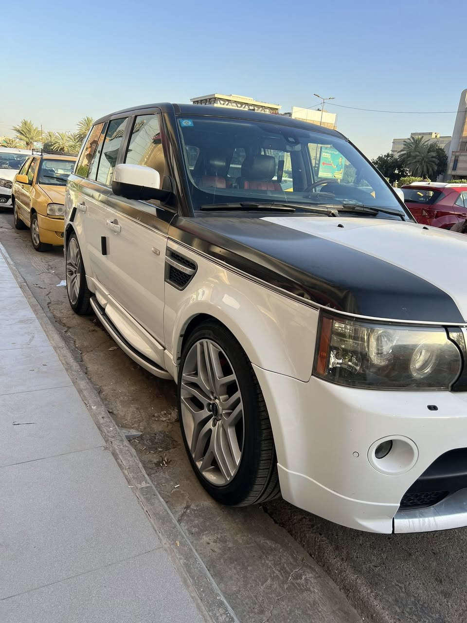 سلام عليكم شعدك مراوس نزل استقبل فرق او انطي فرق / رانج روفر واحد عله واحد سبورت مواصفات رجال اعمال يعني فول مواصفات للخير /رقم الهاتف بي واتساب موجود كل الوقات/***********
