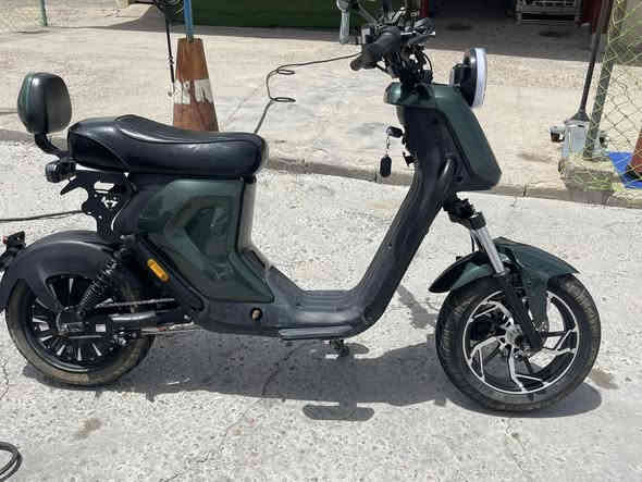 سلام عليكم دراجه من ماركة نيو اصليه بطاريه ليثيوم يولد هاي تختلف عن الموجوده بالسوك هاي ليثيوم ضل عندك عمر اقل شي 6 سنوات وتمشي هواي ومواصفاتها حلوه عالي ناصي رماش رباعيه دراجه ما ماشيه هواي ممشه قليل سعرها مليون وبيها مجال مكاني البصره الزبير اي استفسار هاذ رقمي ***********
