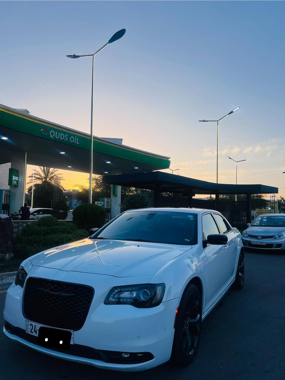 السلام عليكم 
كرايسلر s300
سنة الصنع 2022 لون ابيض مواصفات s فول 
كار فاكس كلين تايتل حتى الدعاميات مكفولة 
فقط بيها قطعة واحدة كلير امريكا بدون معجون وبدون ضربة
السيارة نضيفه بمعنى الكلمة
 إدامة وسيرفس وتبديل دهن في شركة هارلم فقط
إطارات جديدة وصدر أمامي خلفي جديد 
بشكل عام السيارة بدون اي نقص
مكان السيارة كركوك 

*********** رقم الهاتف
