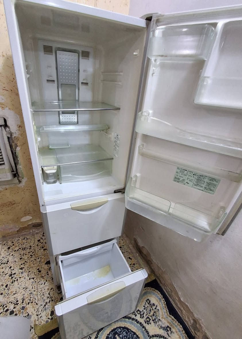 ثلاجه يابني بخاخ محوله120 شرطه تبريد بغداد ***********
