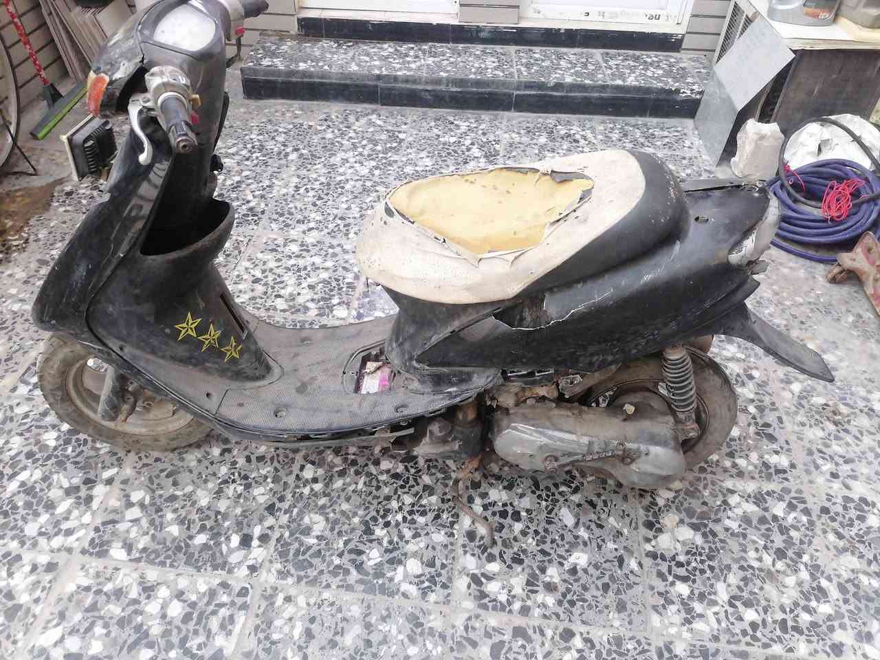 السلام عليكم دراجه عصفوريه دراجه ما جاي يوصل الكابريته بنزين بيع كوم حديد تايرات جدد باتري جدد كهربائي شغاله لايت لد مكينته ناعمه كلش سعره 85بيه مجال
مكاني البصره القبله حي القائم 
رقمي ***********
