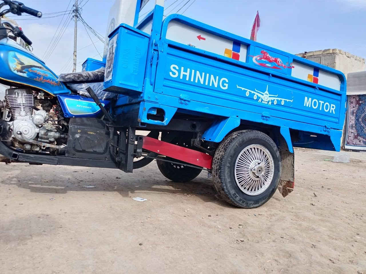 السلام عليكم  ستوته للبيع جمرة موديل 2013 مكينه 21 كهربايات شقاله من طول الطول تخم تاير جديد شاصي ركبه مكفولات
وراق بسمي تحويل نفس الحضه 
مكان ستوته حي الرسول ميسان العمارة 
سعر مليون و 600 وبيه مجال الشراي يدلل 
رقم 📱 ***********
