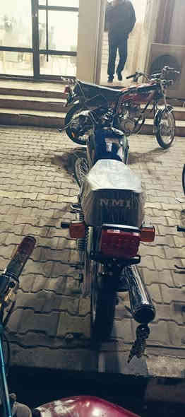 دراجه للبيع جديد صارله ٣ايام من معمره دراجه بعده زيرو السعر خاص ***********
