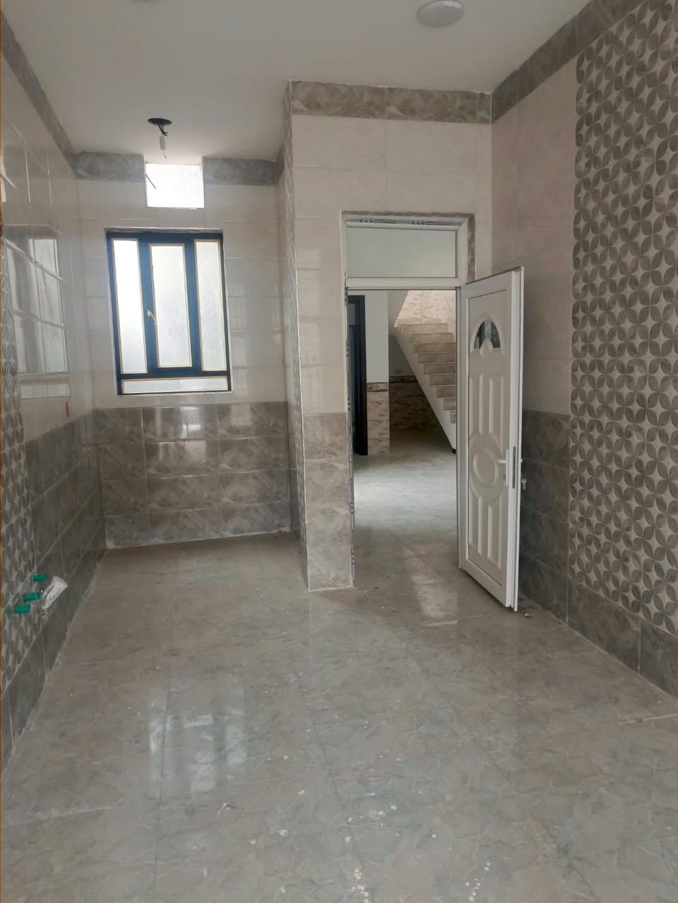 مشتمل للايجار
طابق واحد يحتوي على غرفة وصالة واستقبال ومطبخ 
الموقع قرب جامع الانبياء
بدل الايجار 325
للإستفسار الاتصال *********** يوجد واتساب
