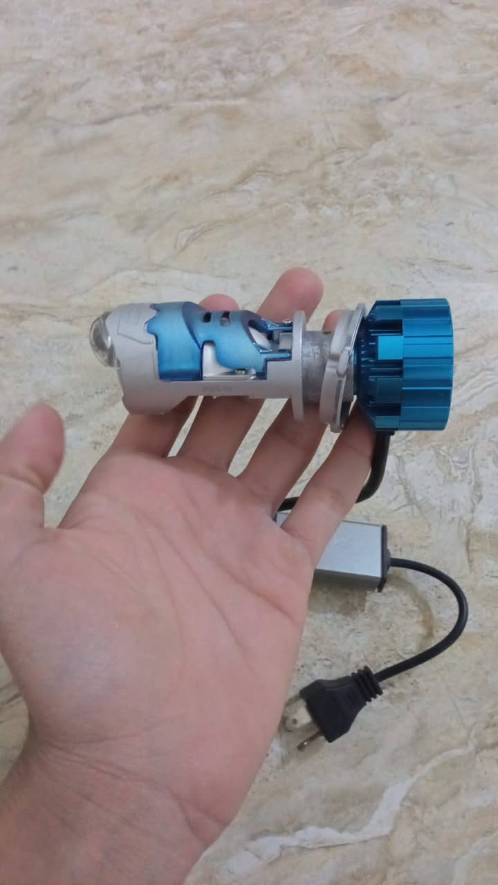 سلام عليكم لايت عدسه فيشه h4 تك واحد مال دراجه يرهم وسياره اذا نفس الفيشه ب٤٥ وبي مجال 

***********
