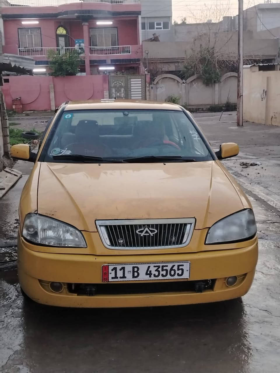 السلام عليكم سياره كوين شيري للبيع  بدون ضرر بس تلقيطات مال شارع محرك وكير شرط طخم تاير جديد سنويه 2030 غرمات وهيئه صفر السعر 30 وبيها مجال للتواصل ***********
