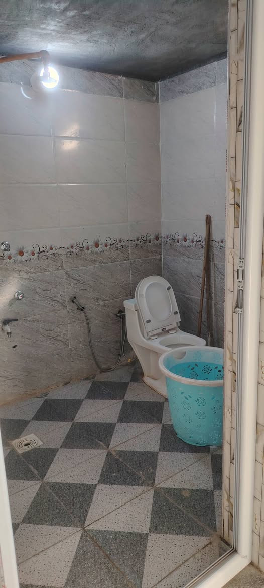 سلام عليكم بيت زراعي بابو منيصير كامل يحتوي على غرف 2معا استقبال وحمام داخلي وصاله جبيره ومطبخ معا صحيات خارجيه مساحه البيت معا الكاع 270السعر 65مليون وبيه مجال رقمي ***********
