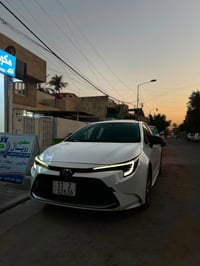 للبيع كورلا هايبرد 2025 ماشية 11 الف  رادار  تحديد مسار  اوتو هولد  سا...