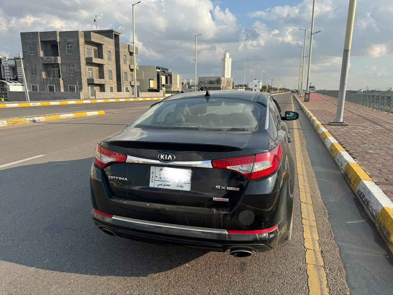 السلام عليكم
اوبتيما 2013 فول 1/1
وارد امريكي ضربتها بس بنيد بدون دواخل حتى المازده مالتها الاصلية مبدلين جاماتها بس ومثل ما موجود بالصورة السيارة نظيفه والباب والجاملغ الخلفي فقط شخط بدون ماصبغته ضربه بسيطه مثل ماموجود بالصور 
1. صدرها امامي وسط خلفي جديد
2. تايرات امامي خلفي جديد
3. محرك 2000 تيربو بلادي نظيف وگير نظيف وضعيتين 6 سرعات شفتات بالستيرن 
4. كشنات جلد فول كهربائي خزن وضعيتين للسايق وامامي تدفئة وتبريد كشنات خلفي تدفئة .
5. دخول بصمه للأبواب الامامي 
6. ⁠ السقف بانوراما 
7. ⁠تحكم كامل بالستيرن
8. ⁠شاشه الحجم الكبير بلادي 
9. تدفئه تبريد فول 
10. ⁠ويل كب حجم 18 حساس داخلي اصلي 
11. ⁠لايت زنون بلادي 
السياره ماشيه 105 الف ميل 
رقمها بغداد /م ومشروع وطني باسمي وسنويه 2026 والتحويل ثاني يوم السياره بالرمادي 
السعر 11،000 دولار(110 ورقه)
رجاءاً بس شراي يتواصل متواجد على الفيس ***********
