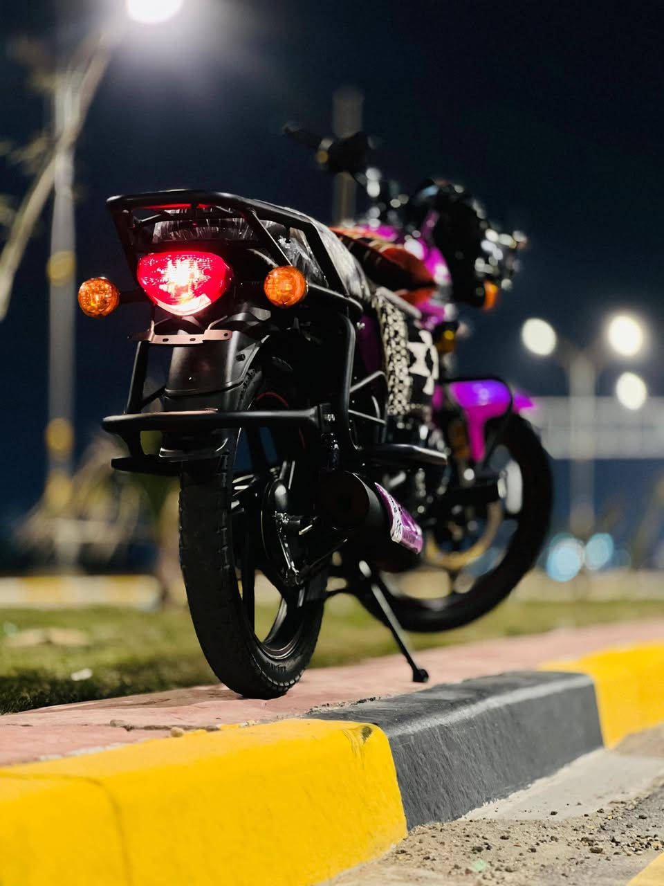 اسلام عليكم
دايون نفخ لون مميز  بنفسجي مديل 23 كفاله عامه 
سنويه ورقم بسمي تحويل ثاني يوم وصل معرض بسمي محرك 150cc كتابة حمرة دراجة جديدة كلش
 كهربائيات شغالة كلهة 
مكان كربلاء حي العامل الأستفسار //***********
