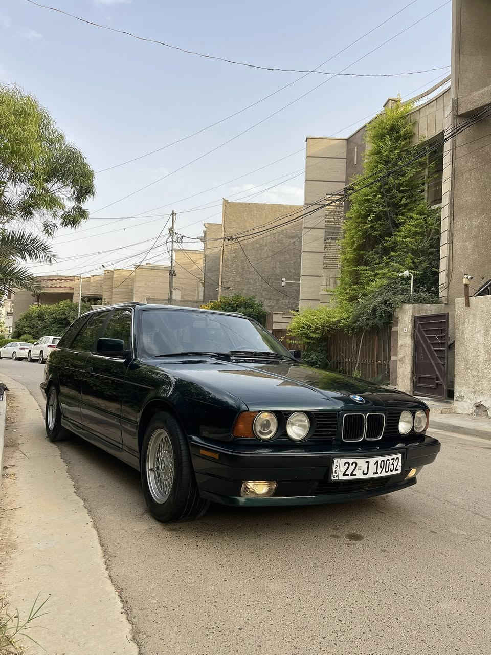 للبيع 525 ستيشن مسكر كير اوتو موديل ٩٢ 
سياره جديده بدون نقص جاهزه 
مصبوغه عام جماليه صبغ درجه اولى 
بدون خياسات 
كهربائات وضع شركه بدون جطلات وكلشي شغال 
تبريد ثلاجه وحماوه ثابته 
رقم اربيل جديد وهزه جديده وسنويه لل٢٠٣١. تريد تحويل تريد وكاله اني حاظر 
داخل جلد لوك زلغ مبي 
تخم تاير وويل جديد 
صدر امامي خلفي جديدطسه ناعمه كلش 
مكاني بغداد السيديه 
السعر ٦٨ وبيها مجال بسيط جدا 
*********** 
الشراي يتصل
