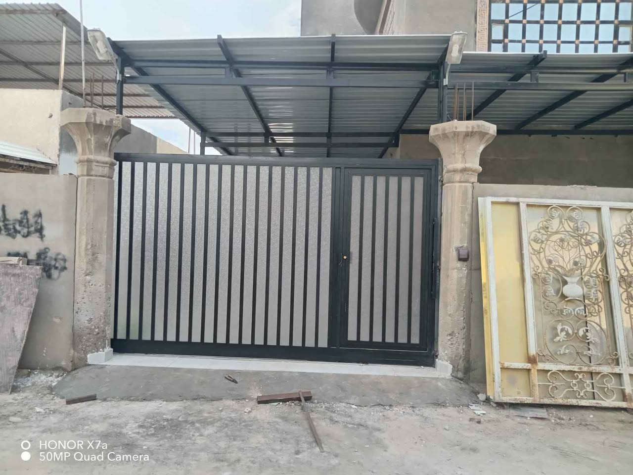 التفاصيل
باب 2 متر طول
عرض 2 متر ونص … .. سلايت+ طلاقتين حسب الرغبة 
الحديد  تركي 2 ملم 
 ( حقيقي) شرط الفحص
الباب كامل ب650الف
تفصال حسب الطلب  
البيع مباشر 
❌بدون النقل والشد ■
دقة في التنفيذ.. إبداع في التصميم.
​لأن منزلك يستحق الأفضل، نقدم لك حلولاً متكاملة للأعمال الحديدية بأيدي كفاءات فنية متخصصة.
​📍 العنوان: البصرة - قرب معارض السيارات. البصرة, العراق


**إذا كنت صاحب هذا الإعلان وتريد حذفه لأي سبب، رجاءا أرسل رسالة إلى الدعم الفني**